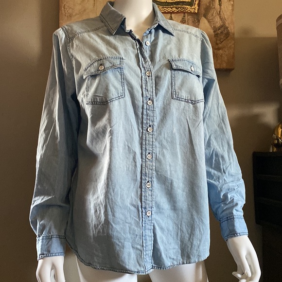 Torrid - Picture 2 of 5